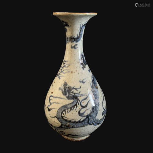 Qing Dynasty Blue and White Dragon Pattern Yuhuchun Vase