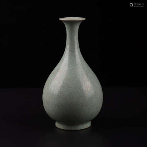 A Chinese Ru Kiln Azure Glaze Porcelain Vase