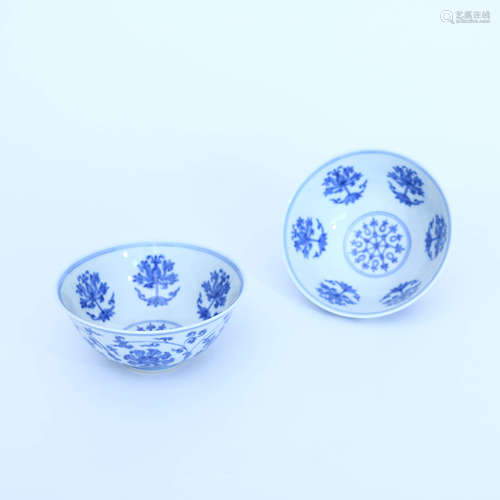 A Pair of Chinese Blue and White Floral Porcelain Bowls