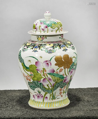 Chinese Famille Verte Porcelain Covered Vase