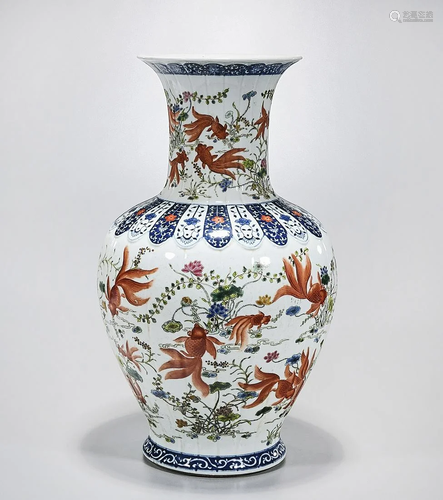 Chinese Wucai Porcelain Vase