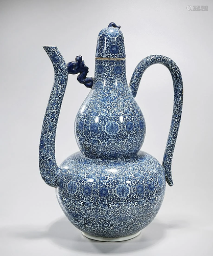 Large Chinese Blue and White Porcelain Covered Ewer