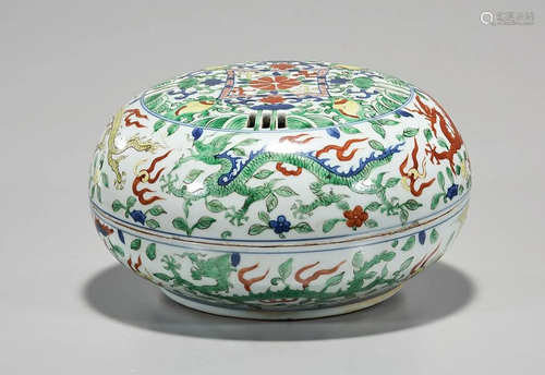 Chinese Famille Verte Porcelain Covered Box