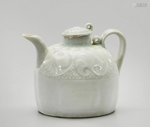 Chinese Glazed Porcelain Covered Wine Pot