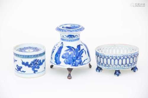 A Kangxi blue & white pounce pot and salt, early 18th century, the pounce pot with pierced top