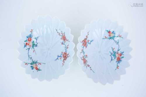A pair of Kakiemon deep dishes, circa 1750, each formed of fluted petals, painted in enamels and