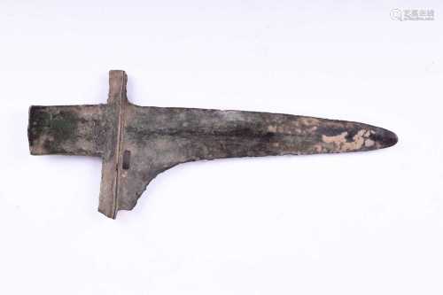 A Chinese cast bronze Ge, Warring States, the tapering blade with subtle median ridge, the ricasso