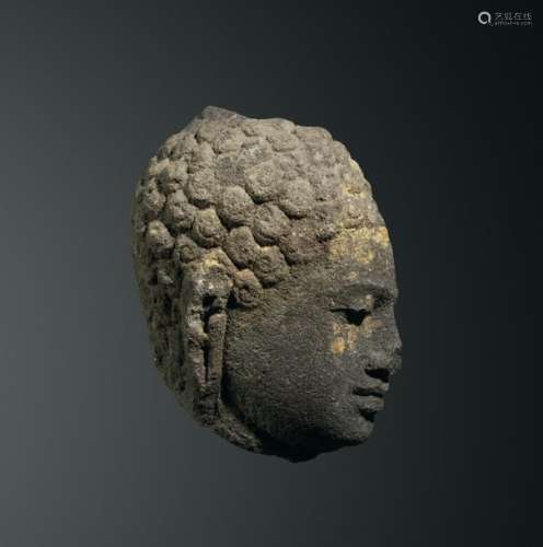 Buddha Java ca 9° siècle Andésite. H. 28 cm Superb…