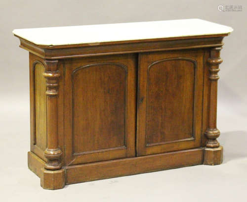 A late Victorian mahogany marble-topped side cabinet, fitted with two arched panel doors flanked