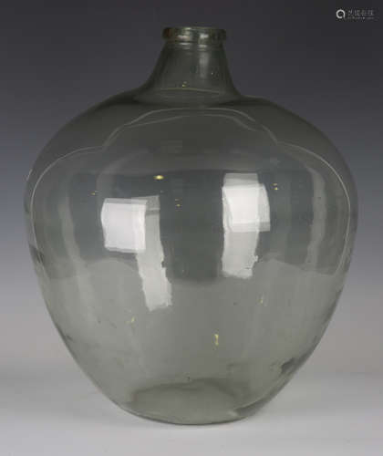 A clear glass carboy, height 54cm, diameter 47cm.Buyer’s Premium 29.4% (including VAT @ 20%) of