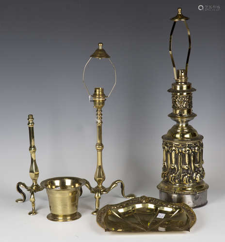 A group of mainly late 19th and early 20th century brassware, including a Salter's trade spring