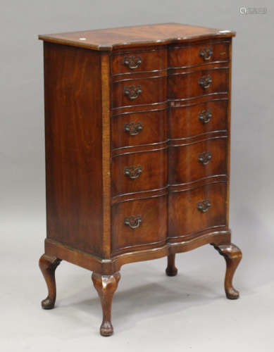 An early 20th century reproduction mahogany serpentine fronted chest of drawers, on cabriole legs,