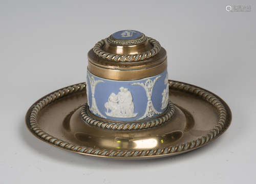 A late Victorian brass and blue jasperware mounted inkwell with applied ropetwist bands, diameter