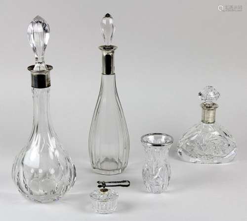 Fünf Teile Glas mit Silbermonturen, 800er bis 925e…