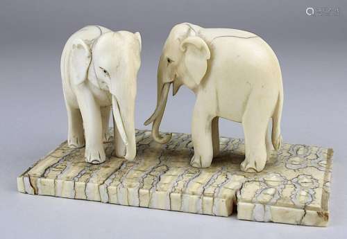 2 Indische Elefanten aus Elfenbein, Indien Anf. 20…