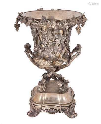 A SILVER VICTORIAN WINE COOLER, JOHN SAMUEL HUNT FOR HUNT & ROSKELL, LATE STORR & MORTIMER, LONDON,