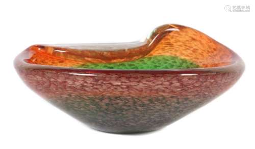 Ascheschale 20. Jh., farbloses Glas, part. in Orange und Grün überfangen sowie mit schimmernden
