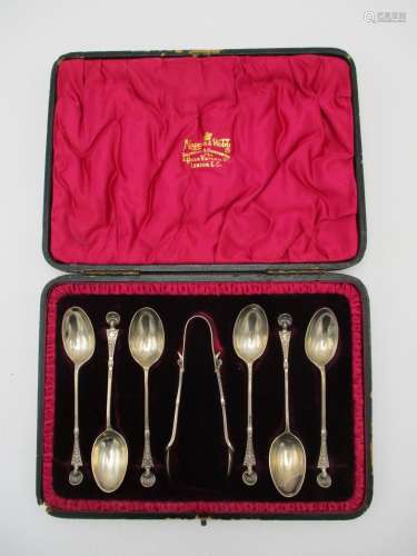 A cased set of Edwardian silver teaspoons by William Hutton & Sons, London 1902, modelled with shell