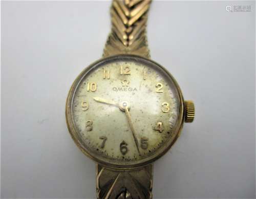 A ladies Omega 9ct gold cased wristwatch on a flexible bracelet, A/F