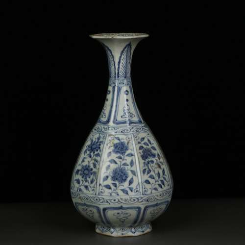 chinese blue and white porcelain octagonal vase