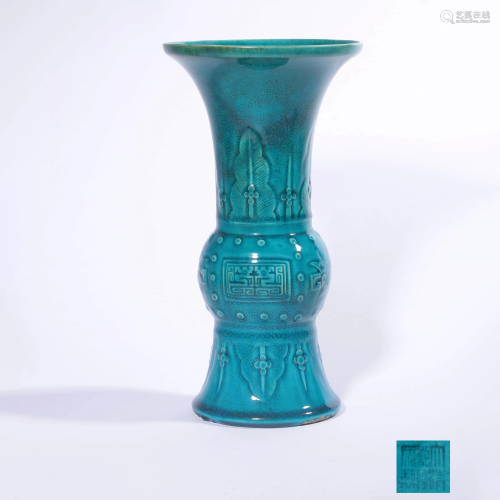 A Malachite-green Glazed Tao Tie Porcelain Beaker Vase