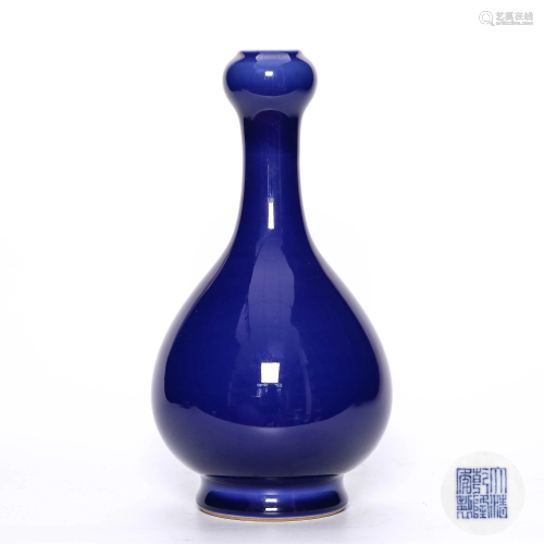 An Altar Blue Glazed Porcelain Garlic-head-shaped Vase