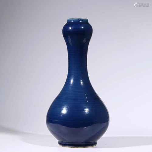 A Altar Blue Glazed Porcelain Garlic-head-shaped Vase