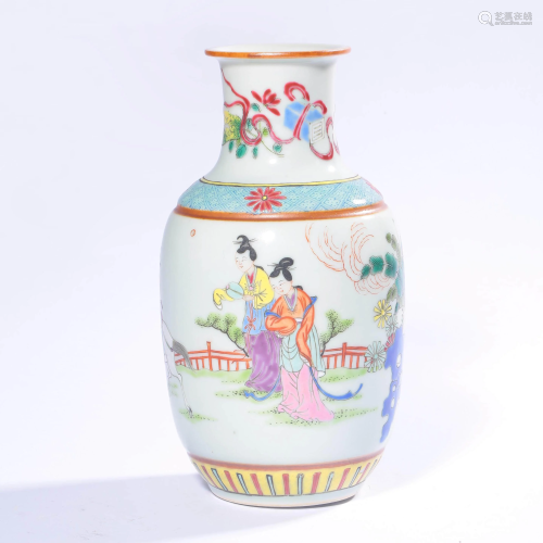 A Famille Rose Porcelain Lantern-shaped Vase