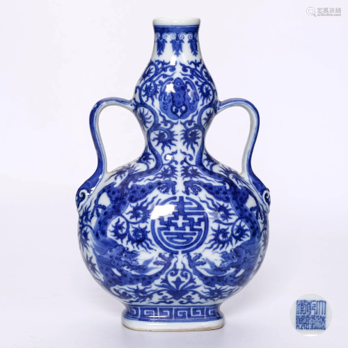 A Blue and White Double Chi Dragons Patterned Porcelain