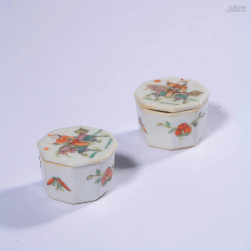 A Pair of Famille Rose Porcelain Powder Boxes