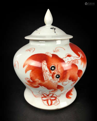 Famille Rose Red-Glazed Foo Lion Porcelain Jar and Lid