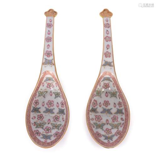 Pair of Famille Rose Porcelain Spoons, Guangxu Mark