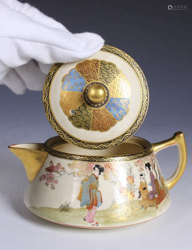 Japanese Satsuma Teapot, Meiji Period