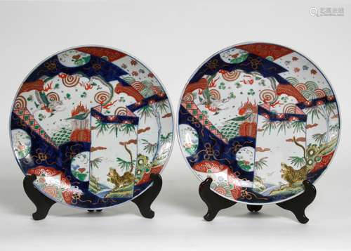 Fine Pair Japanese Imari Chargers, Meiji Period