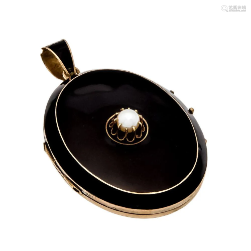 Black enamel pendant around 18