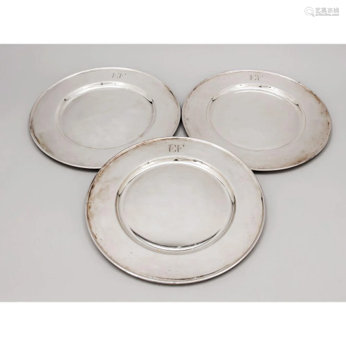 Eight charger plates, 20th cen