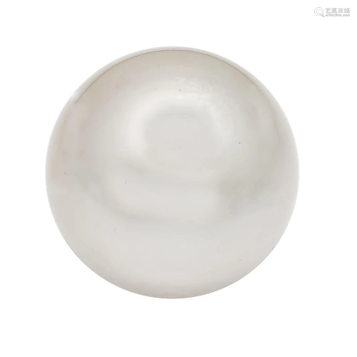 South Sea pearl with very few