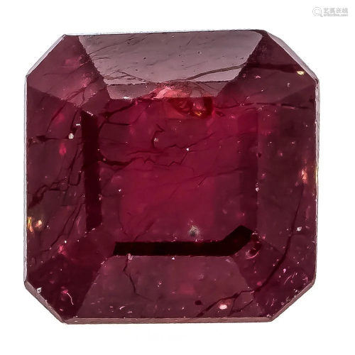 Ruby, 5.26 ct in a dark red, o