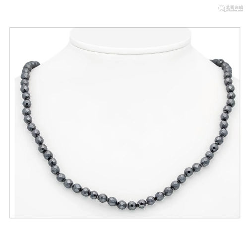 Hematite necklace with ball cl