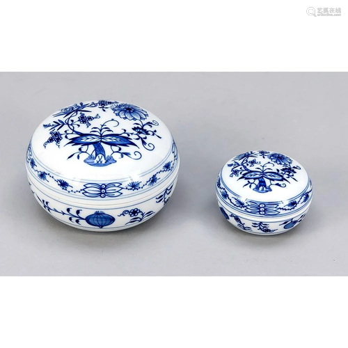 Two round lidded boxes, Meisse