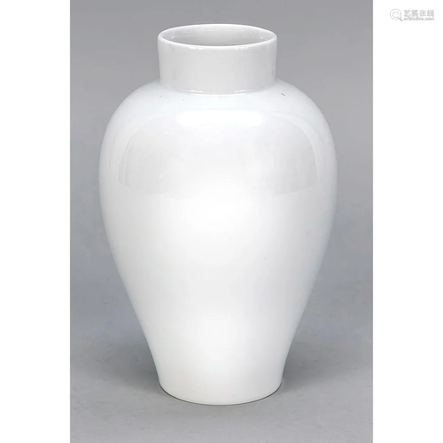 White vase, Meissen, around 19