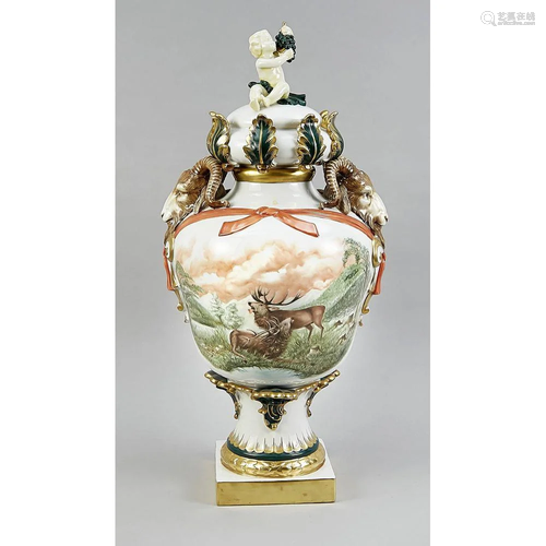 Large lidded vase with hunting