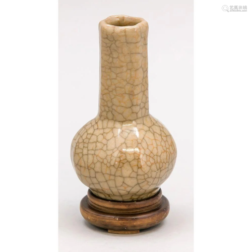 Kleine Gelappte Ge-Ware-Vase,