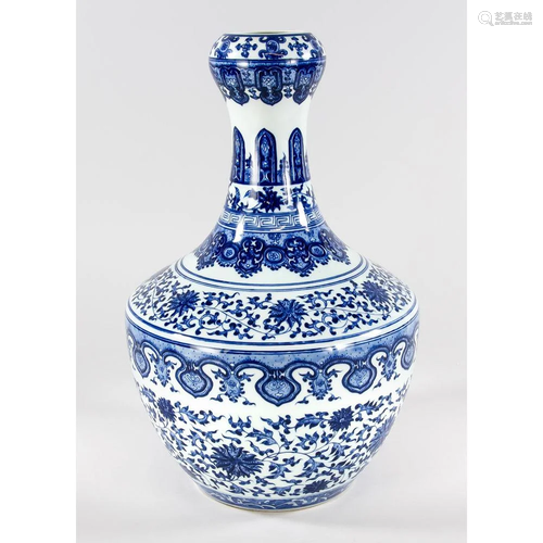 GroÃŸe Vase im Ming-Stil, China