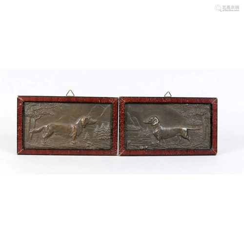 2 Bronzereliefs, um 1900. 1 x