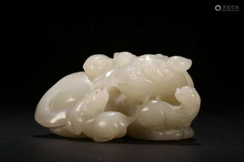 Old Collection ：A Hetian Jade Carving of Beast Mother and Son
