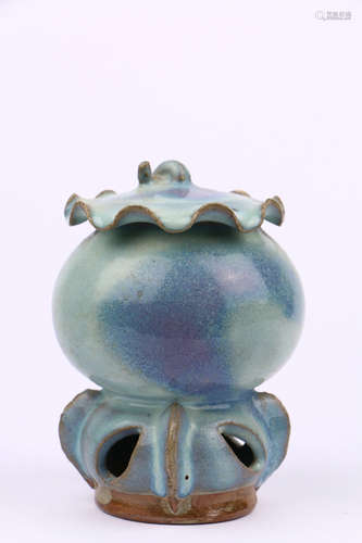 A Jun Kiln Pot with Lotus-shaped Bottom,Song Dynasty