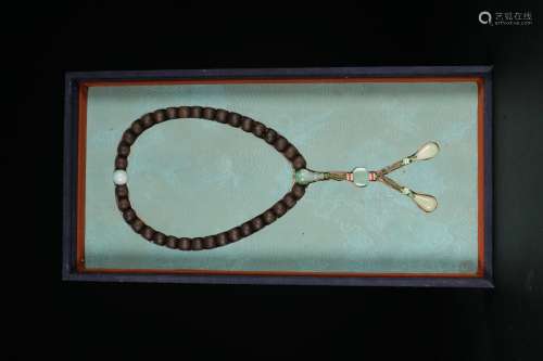 A Courtly Eaglewood Handheld Bracelet with Eighteen Beads  in the Nineteenth Century