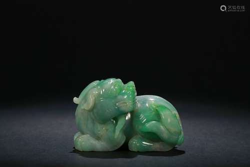 Old Collection：A Jadeite Ornament with Auspicious Beast Design