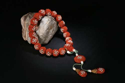 Old Collection：A Red Coral Handheld Bracelet with Eighteen 